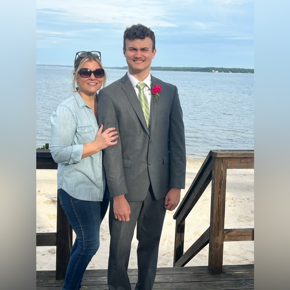 Meet your Posher, Carolyn - Picture 2 of 4